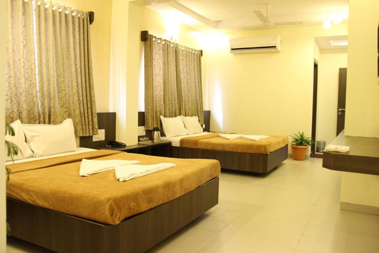 Hotel Sai Gurusthan Shirdi Zewnętrze zdjęcie
