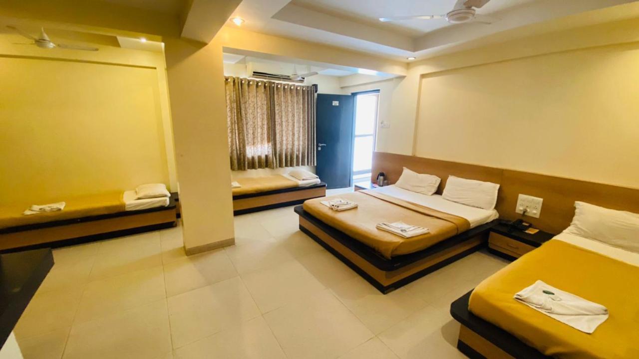 Hotel Sai Gurusthan Shirdi Zewnętrze zdjęcie