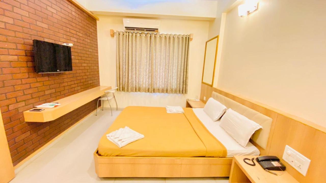 Hotel Sai Gurusthan Shirdi Zewnętrze zdjęcie