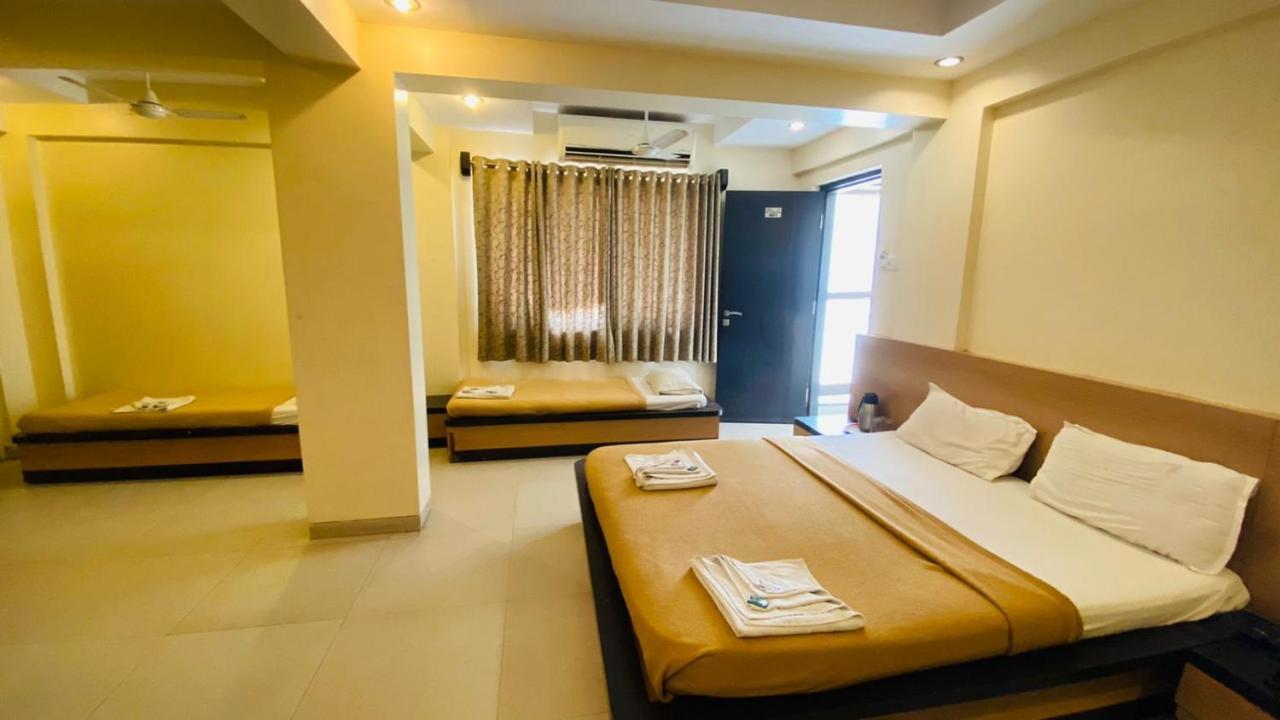 Hotel Sai Gurusthan Shirdi Zewnętrze zdjęcie