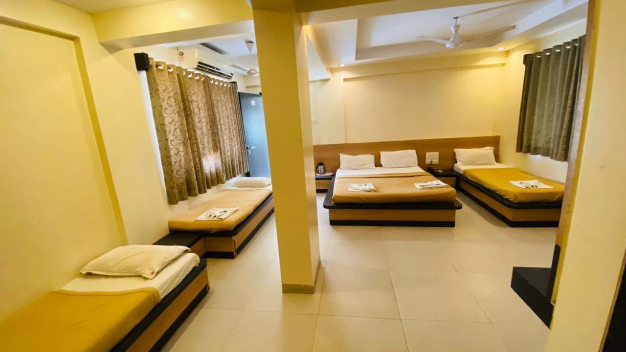 Hotel Sai Gurusthan Shirdi Zewnętrze zdjęcie